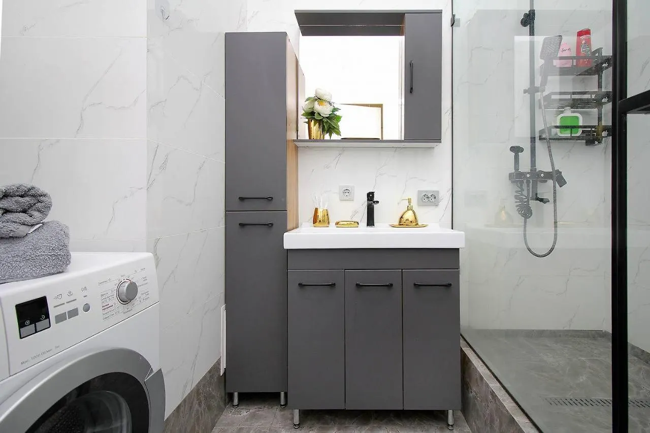 4You One Room Almaty Apartamento