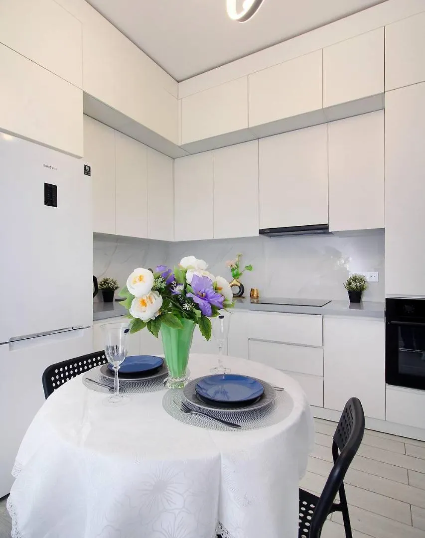 4You One Room Almaty Apartamento